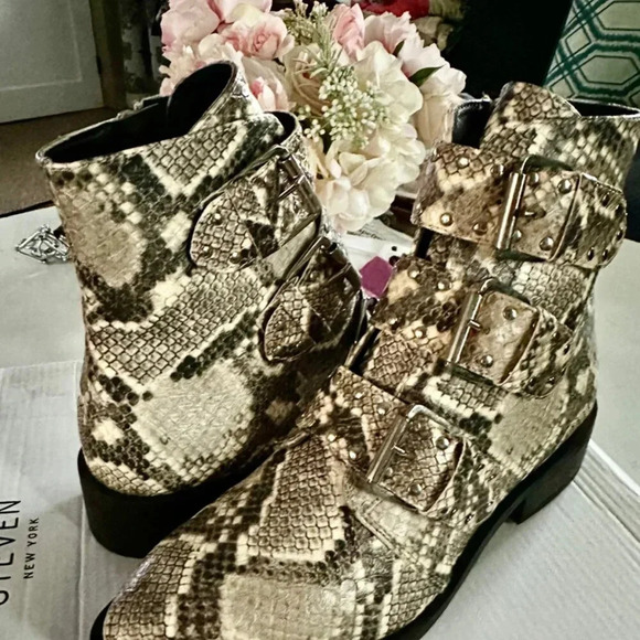 Steven New York Harmon Women's White Snake Boots Sz 7.5 - Picture 6 of 7